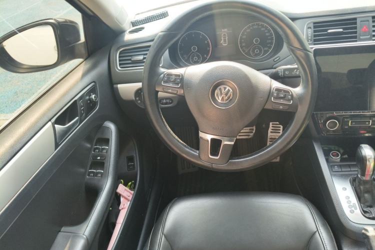 Used Volkswagen Sagitar 2013 1.4 TSI BlueMotion Edition Steering Wheel