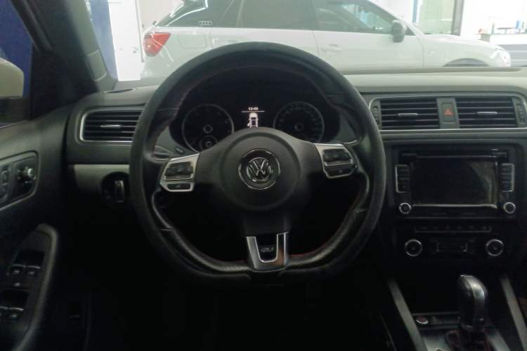 Used Volkswagen Sagitar 2013 2.0 TSI GLI Steering Wheel