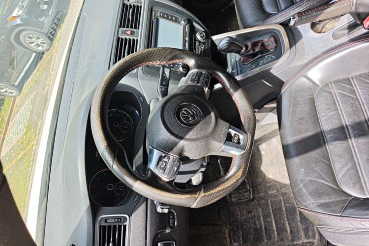 Used Volkswagen Sagitar 2013 2.0 TSI GLI Steering Wheel