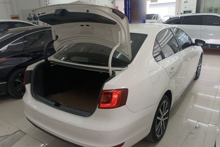 Used Volkswagen Sagitar 2013 2.0 TSI GLI Trunk
