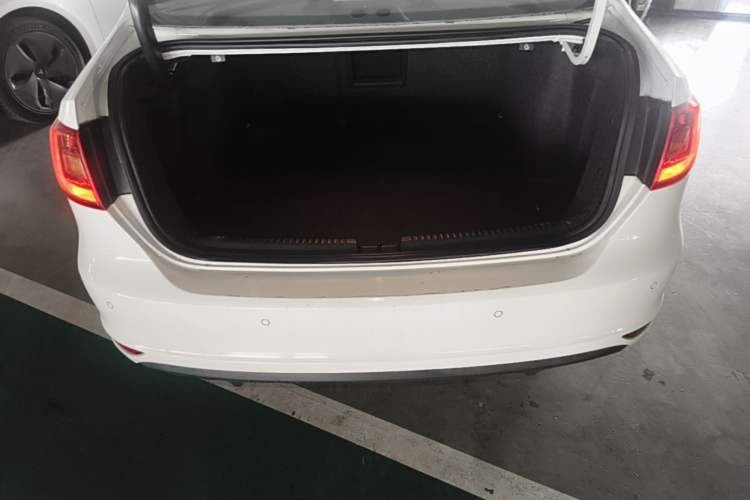 Used Volkswagen Sagitar 2013 2.0 TSI GLI Trunk