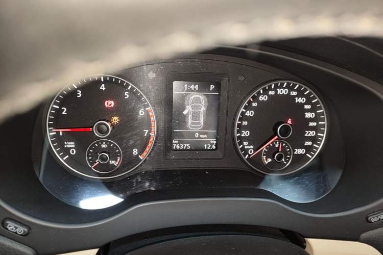 Used Volkswagen Sagitar 2013 1.4 TSI BlueMotion Edition Instrument Cluster