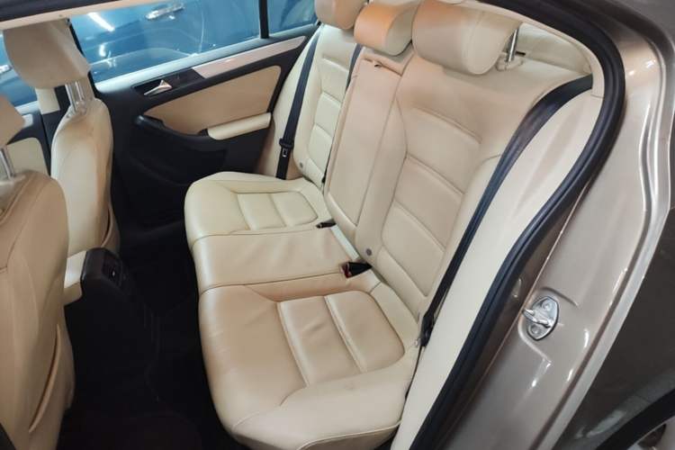 Used Volkswagen Sagitar 2013 1.4 TSI BlueMotion Edition Left Rear Seat