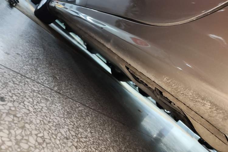 Used Volkswagen Sagitar 2013 1.4 TSI BlueMotion Edition Left Side Sill