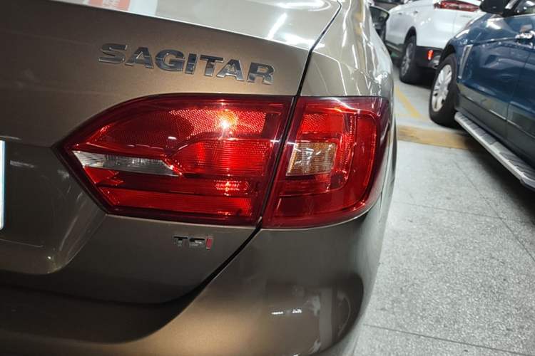 Used Volkswagen Sagitar 2013 1.4 TSI BlueMotion Edition Right Rear Taillight