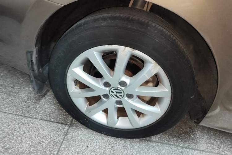 Used Volkswagen Sagitar 2013 1.4 TSI BlueMotion Edition Right Rear Wheel Hub