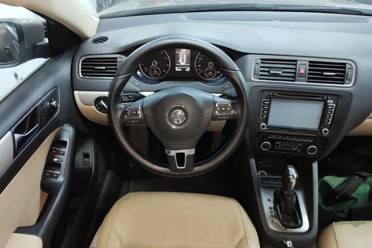 Used Volkswagen Sagitar 2013 1.4 TSI BlueMotion Edition Steering Wheel