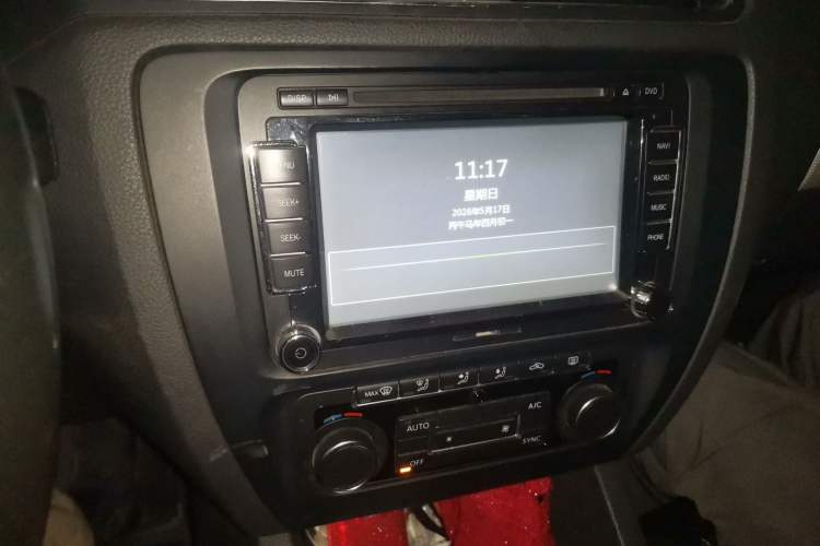 Used Volkswagen Sagitar 2014 Revised Version 1.4TSI Automatic Luxury Edition Audio And AC Panel