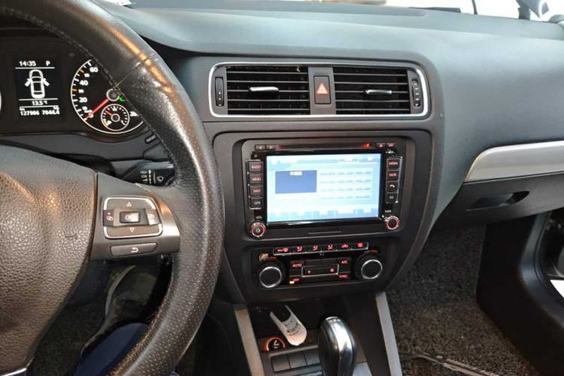 Used Volkswagen Sagitar 2014 Revised Version 1.4TSI Automatic Luxury Edition Audio And AC Panel
