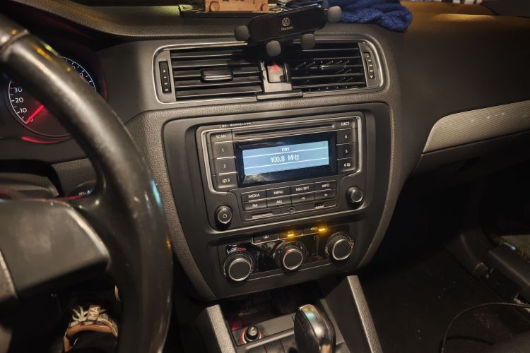 Used Volkswagen Sagitar 2014 Revised Version 1.6L Automatic Comfort Edition Audio And AC Panel