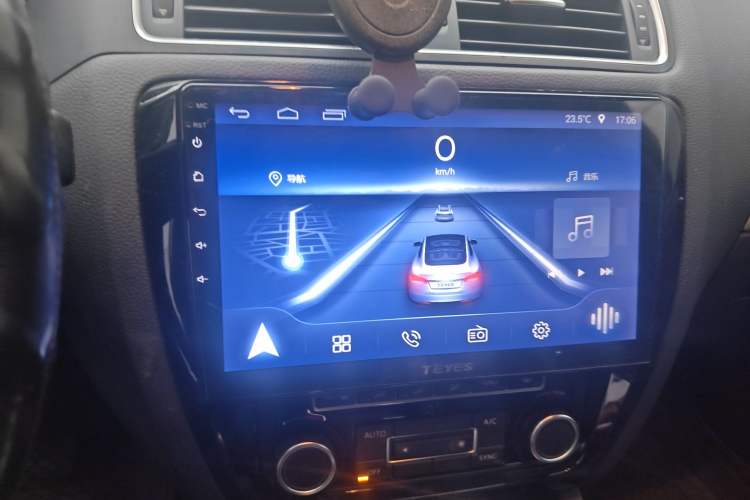 Used Volkswagen Sagitar 2014 Revised Version 1.4TSI Automatic Luxury Edition Audio And AC Panel