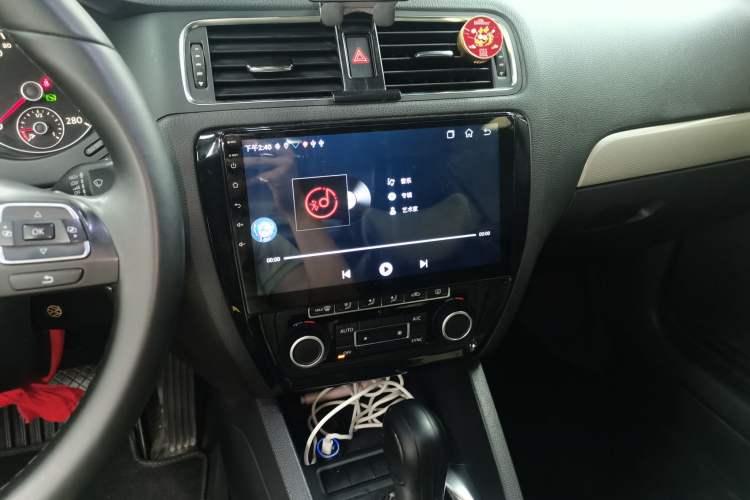 Used Volkswagen Sagitar 2014 1.4TSI Automatic Luxury Model Audio And AC Panel