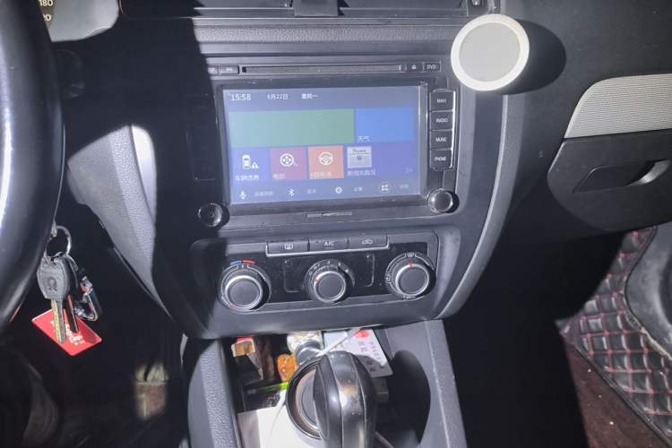 Used Volkswagen Sagitar 2014 Revised Version 1.6L Automatic Comfort Edition Audio And AC Panel