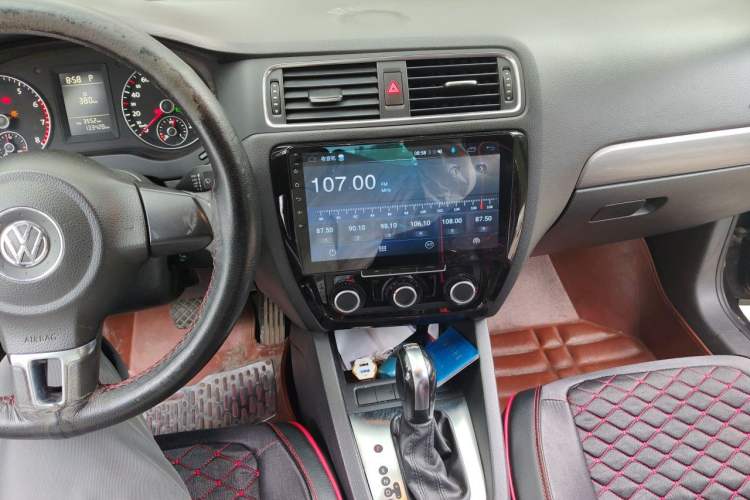 Used Volkswagen Sagitar 2014 Revised Version 1.4TSI Automatic Fashion Edition Audio And AC Panel