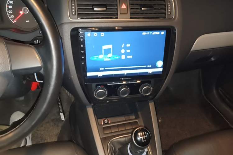 Used Volkswagen Sagitar 2014 Revised Version 1.6L Manual Comfort Edition Audio And AC Panel