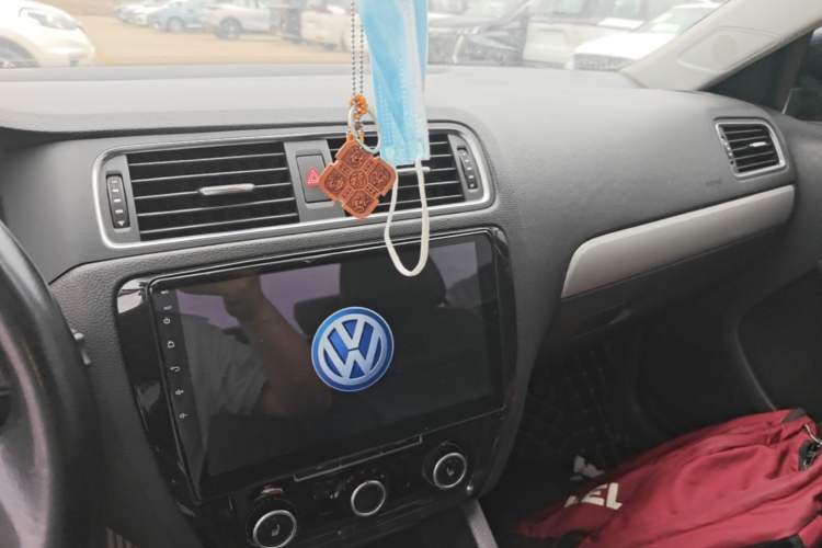 Used Volkswagen Sagitar 2014 Revised Version 1.6L Automatic Comfort Edition Audio And AC Panel