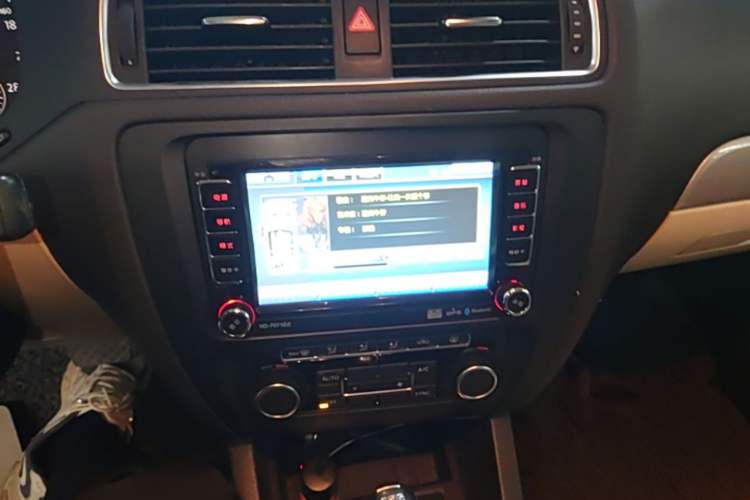 Used Volkswagen Sagitar 2014 Revised Version 1.4TSI Automatic Luxury Edition Audio And AC Panel