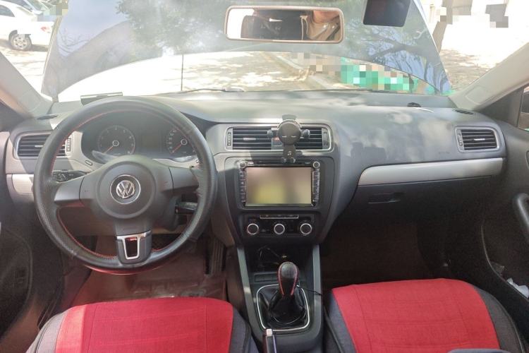 Used Volkswagen Sagitar 2014 Revised Version 1.6L Manual Leading Edition Center Console