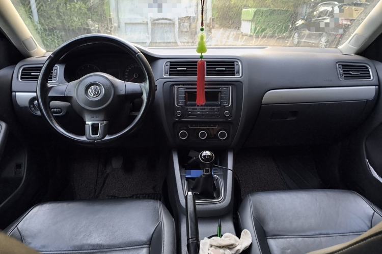 Used Volkswagen Sagitar 2014 Revised Version 1.6L Manual Comfort Edition Center Console