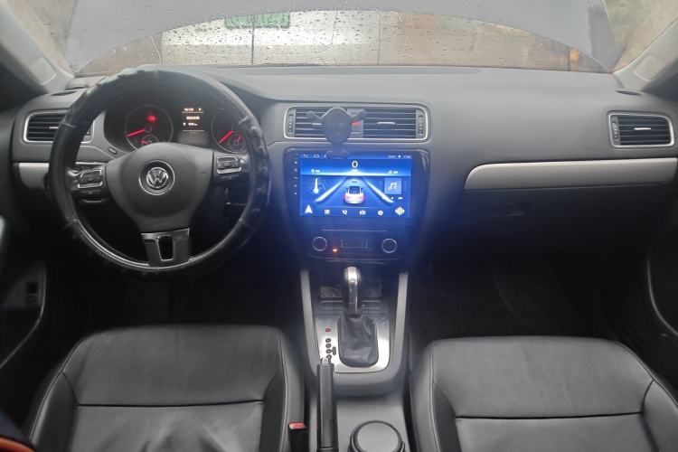 Used Volkswagen Sagitar 2014 Revised Version 1.4TSI Automatic Luxury Edition Center Console