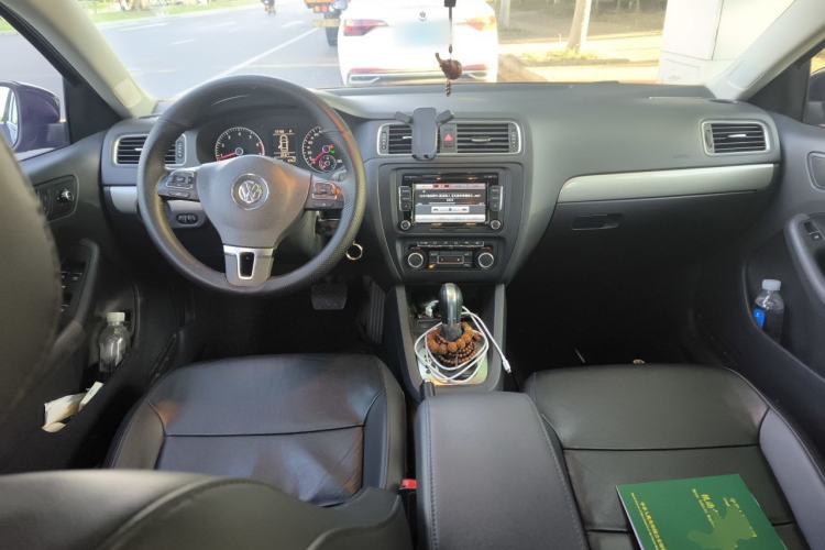 Used Volkswagen Sagitar 2014 1.4TSI Automatic Luxury Model Center Console