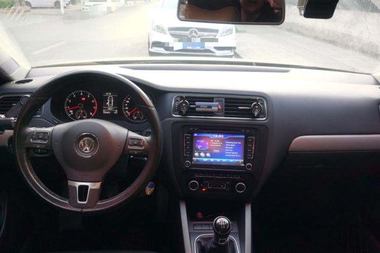 Used Volkswagen Sagitar 2014 Revised Version 1.4TSI Manual Luxury Edition Center Console