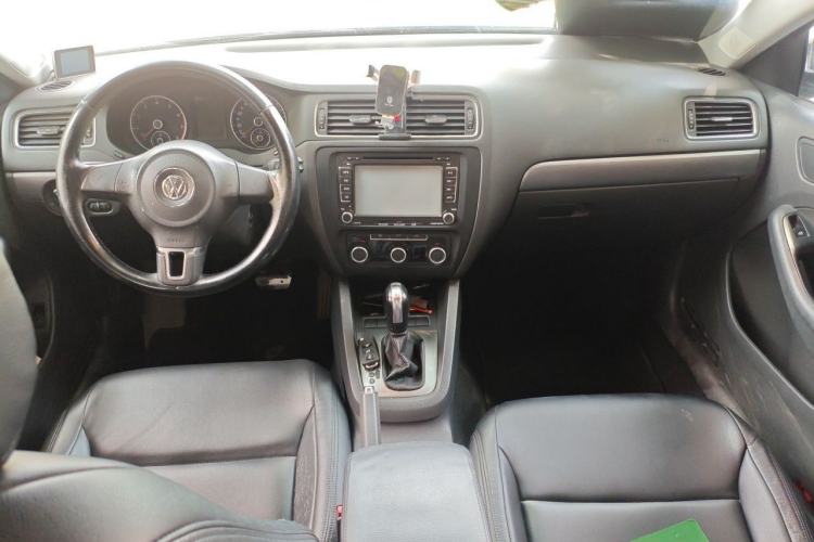 Used Volkswagen Sagitar 2014 1.4TSI Automatic Fashion Edition Center Console