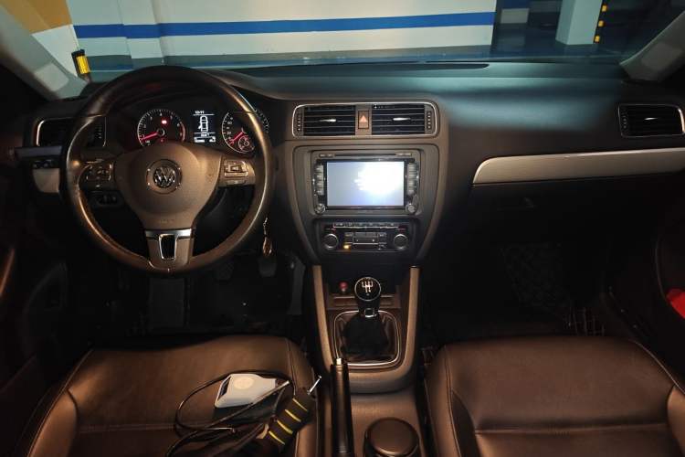 Used Volkswagen Sagitar 2014 Revised Version 1.4TSI Manual Luxury Edition Center Console