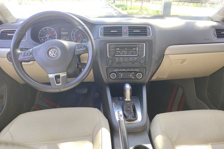 Used Volkswagen Sagitar 2014 1.4TSI Automatic Luxury Model Center Console