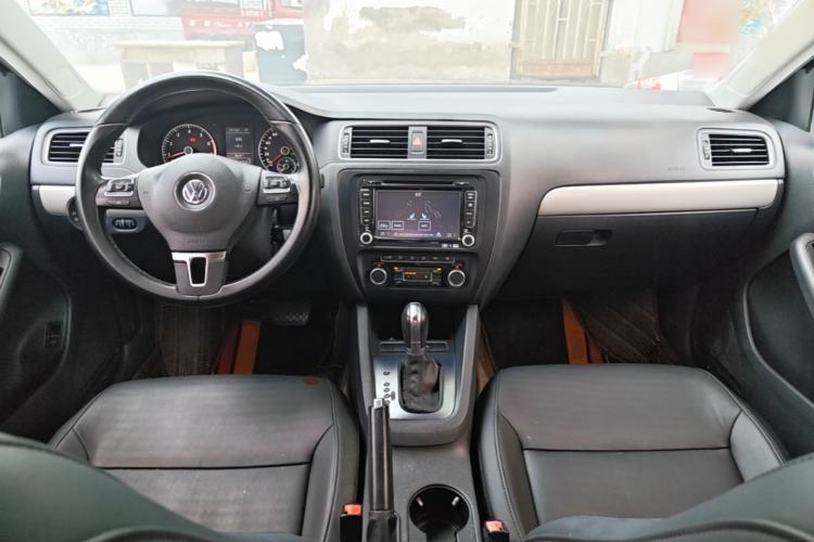 Used Volkswagen Sagitar 2014 Revised Version 1.4TSI Automatic Luxury Edition Center Console