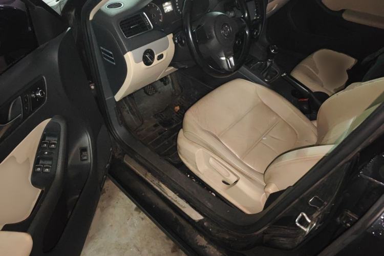 Used Volkswagen Sagitar 2014 1.6L Manual Comfort Model Driver Seat