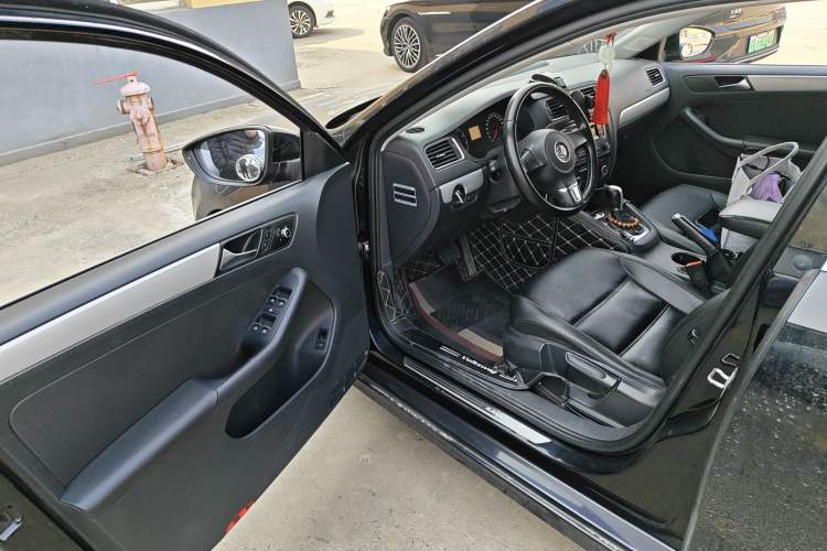 Used Volkswagen Sagitar 2014 1.6L Automatic Comfort Model Driver Seat