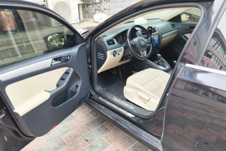 Used Volkswagen Sagitar 2014 1.4TSI Automatic Luxury Model Driver Seat