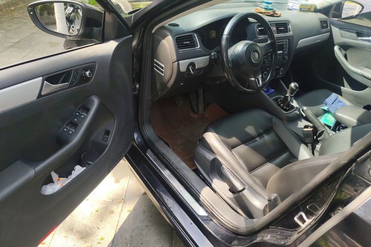 Used Volkswagen Sagitar 2014 1.6L Manual Comfort Model Driver Seat