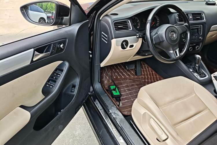 Used Volkswagen Sagitar 2014 Revised Version 1.6L Automatic Comfort Edition Driver Seat