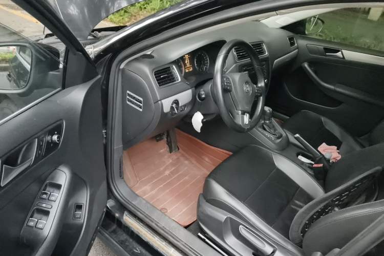 Used Volkswagen Sagitar 2014 1.4TSI Automatic Luxury Model Driver Seat