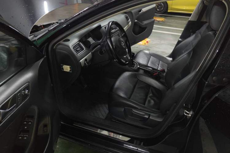 Used Volkswagen Sagitar 2014 1.6L Manual Comfort Model Driver Seat