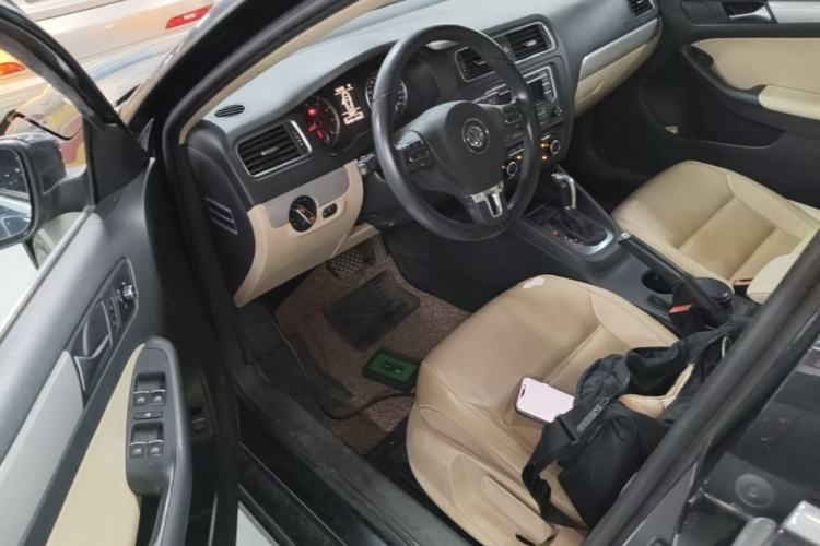 Used Volkswagen Sagitar 2014 1.4TSI Automatic Luxury Model Driver Seat