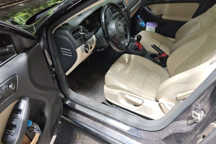 Used Volkswagen Sagitar 2014 Revised Version 1.6L Manual Comfort Edition Driver Seat