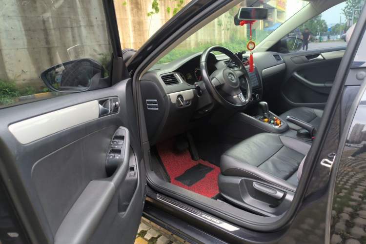 Used Volkswagen Sagitar 2014 1.6L Automatic Comfort Model Driver Seat