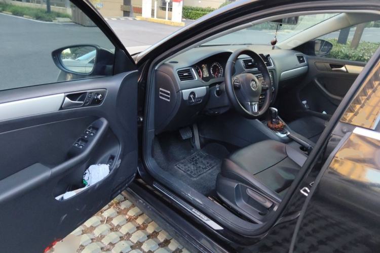 Used Volkswagen Sagitar 2014 1.4TSI Automatic Luxury Model Driver Seat