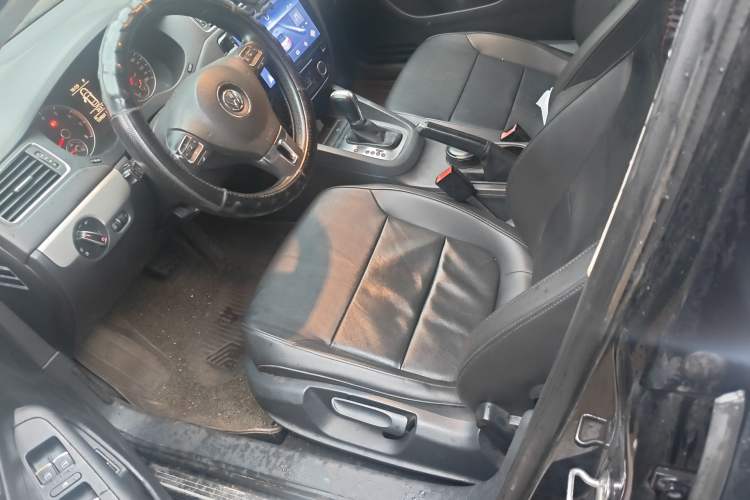Used Volkswagen Sagitar 2014 Revised Version 1.4TSI Automatic Luxury Edition Driver Seat