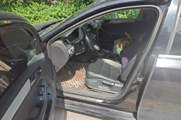 Used Volkswagen Sagitar 2014 1.6L Automatic Comfort Model Driver Seat