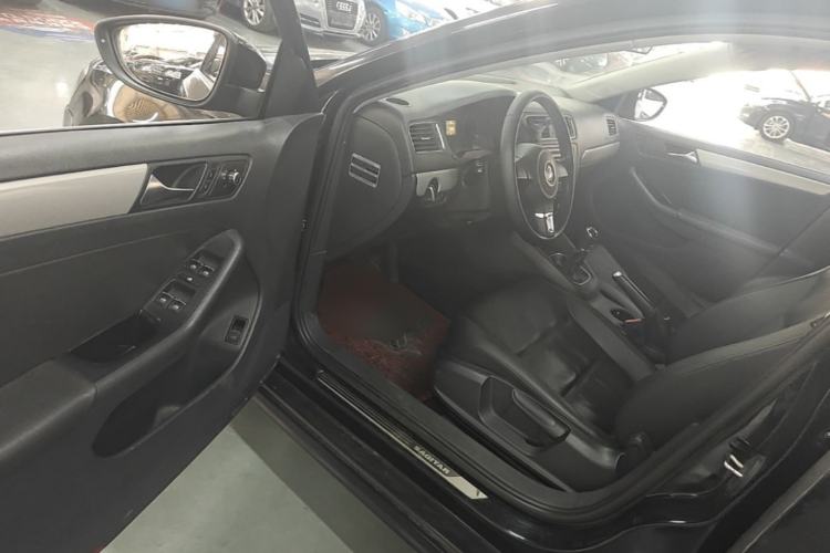 Used Volkswagen Sagitar 2014 1.6L Manual Comfort Model Driver Seat