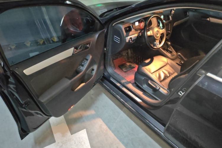 Used Volkswagen Sagitar 2014 Revised Version 1.6L Automatic Comfort Edition Driver Seat
