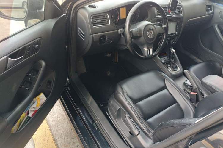 Used Volkswagen Sagitar 2014 1.4TSI Automatic Fashion Edition Driver Seat