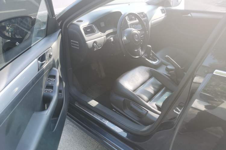 Used Volkswagen Sagitar 2014 Revised Version 1.6L Automatic Comfort Edition Driver Seat