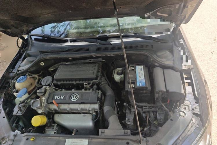Used Volkswagen Sagitar 2014 Revised Version 1.6L Manual Leading Edition Engine Bay