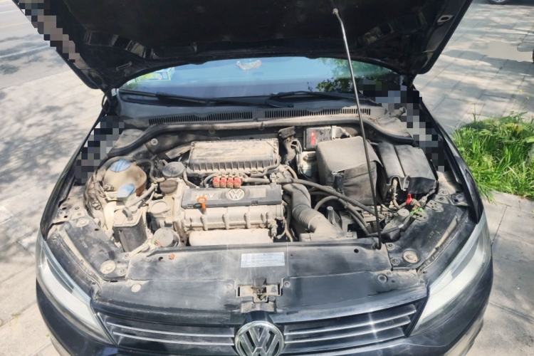 Used Volkswagen Sagitar 2014 1.6L Manual Comfort Model Engine Bay