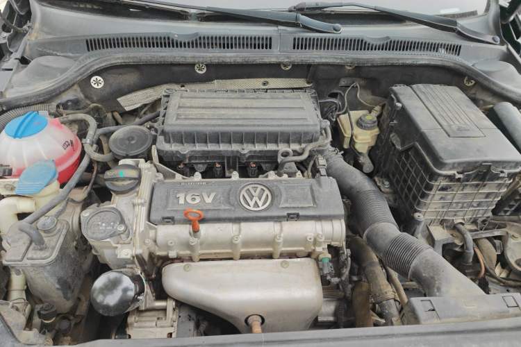Used Volkswagen Sagitar 2014 1.6L Automatic Comfort Model Engine Bay